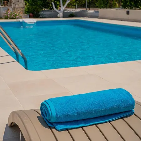 Erasmia- House 2 Upper Floor