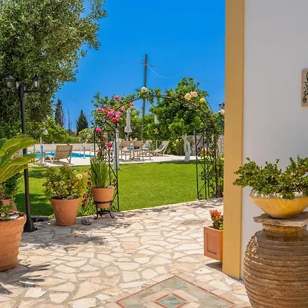 Tatil Evi Erasmia- House 2 Upper Floor Svoronata