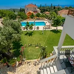בית נופש Erasmia- House 2 Upper Floor סבורונטה
