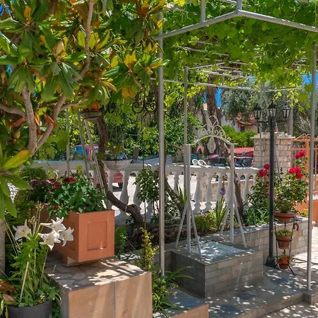 Дом отдыха Erasmia- House 2 Upper Floor