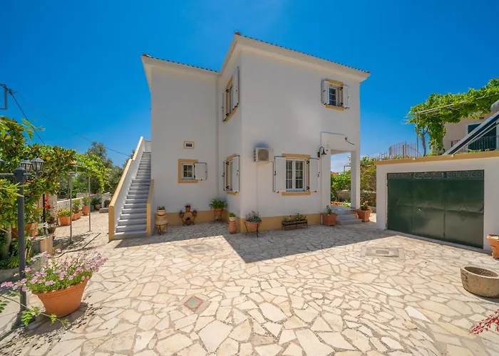 Erasmia- House 2 Upper Floor *