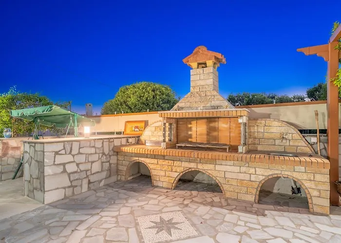 Erasmia- House 2 Upper Floor *